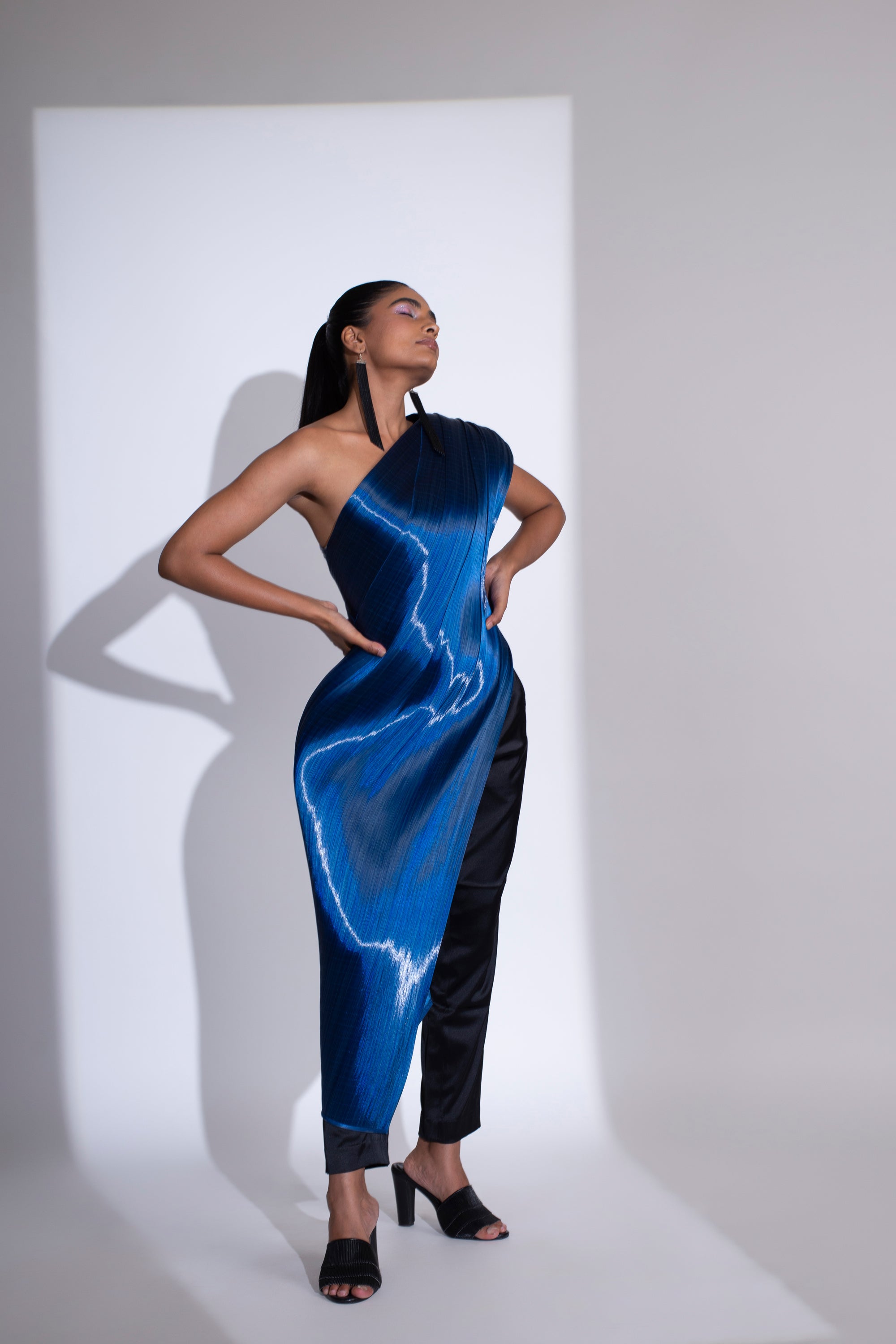 Metal Wire One Shoulder Drape – Rimzim Dadu